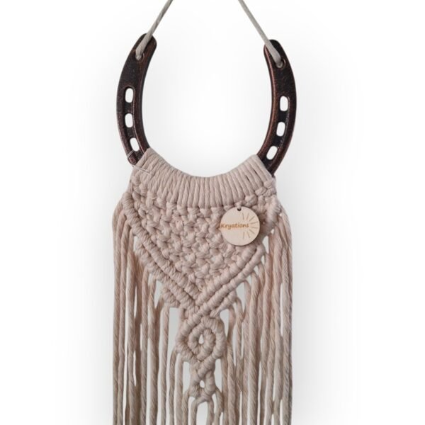 Macramé wanddecoratie hoefijzer brons met crême koord Macramé wanddecoratie hoefijzer brons met crême koord