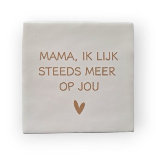 Tekst-tegeltje-mama-ik-lijk-steeds-meer-op-jou-beige Tekst-tegeltje-mama-ik-lijk-steeds-meer-op-jou-beige