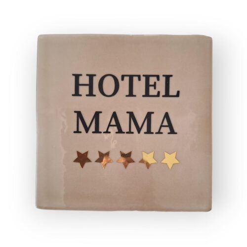 hotel-mama-beige Tekst tegeltje - Hotel Mama