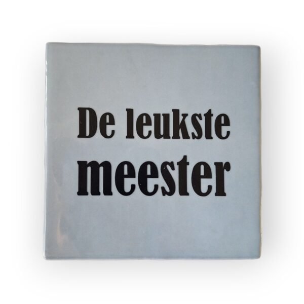 tekst-tegeltje-de leukste meester-zwart