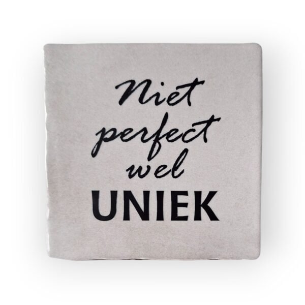 Tekst tegeltje - Niet perfect wel uniek zwart