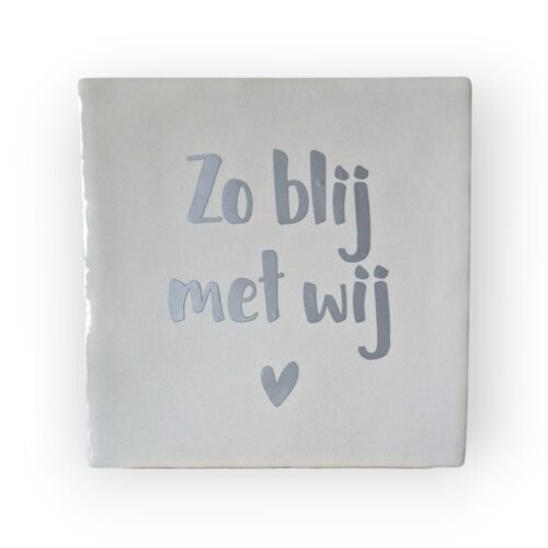 Tekst tegeltje - Zo blij met wij zilver Tekst tegeltje - Zo blij met wij zilver