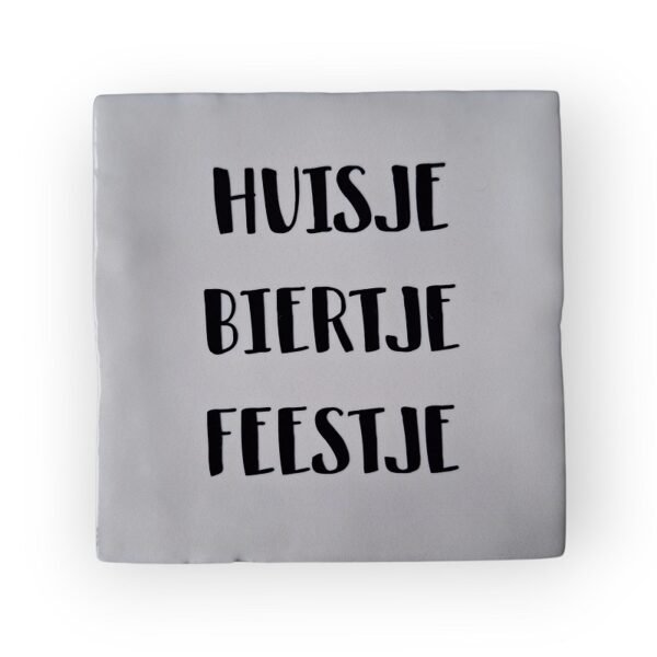 tekst-tegeltje-huisje-biertje-feestje tekst-tegeltje-huisje-biertje-feestje
