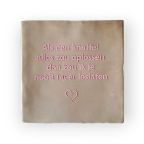 als-een-knuffel-alles-zou-oplossen-beige als-een-knuffel-alles-zou-oplossen-beige