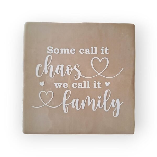 chaos-family-beige-wit chaos-family-beige-wit