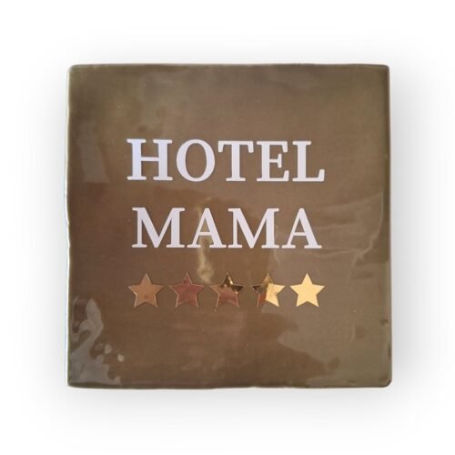 hotel-mama-olijfgroen