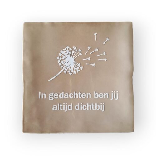 Tekst tegeltje - In gedachten ben jij altijd dichtbij