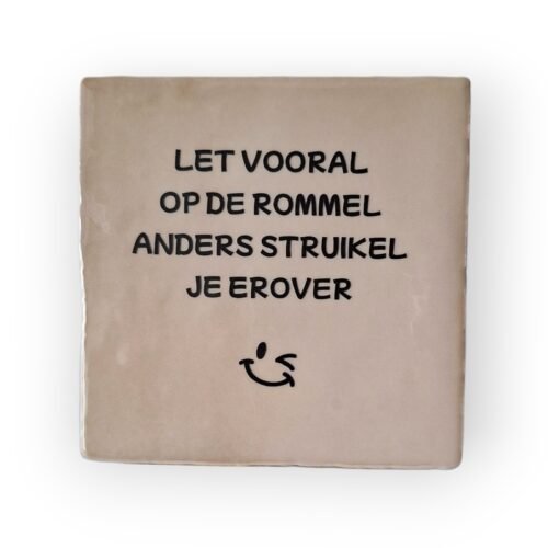 tegeltje-let-vooral-op-de-rommel tegeltje-let-vooral-op-de-rommel